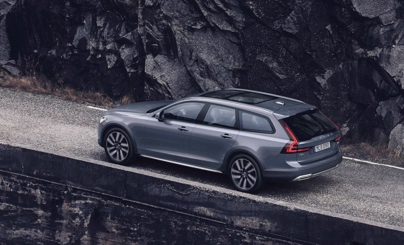 New 2021 Volvo V90 Cross Country review