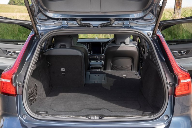 Volvo V60 Recharge Plug-In Hybrid T6: mid-size premium estate gets plug-in makeover