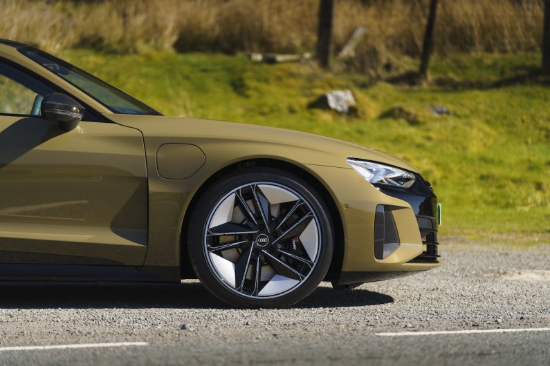 New 2021 Audi e-tron GT review